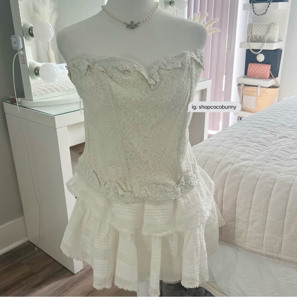 Elegant White Lace Strapless Bustier Corset